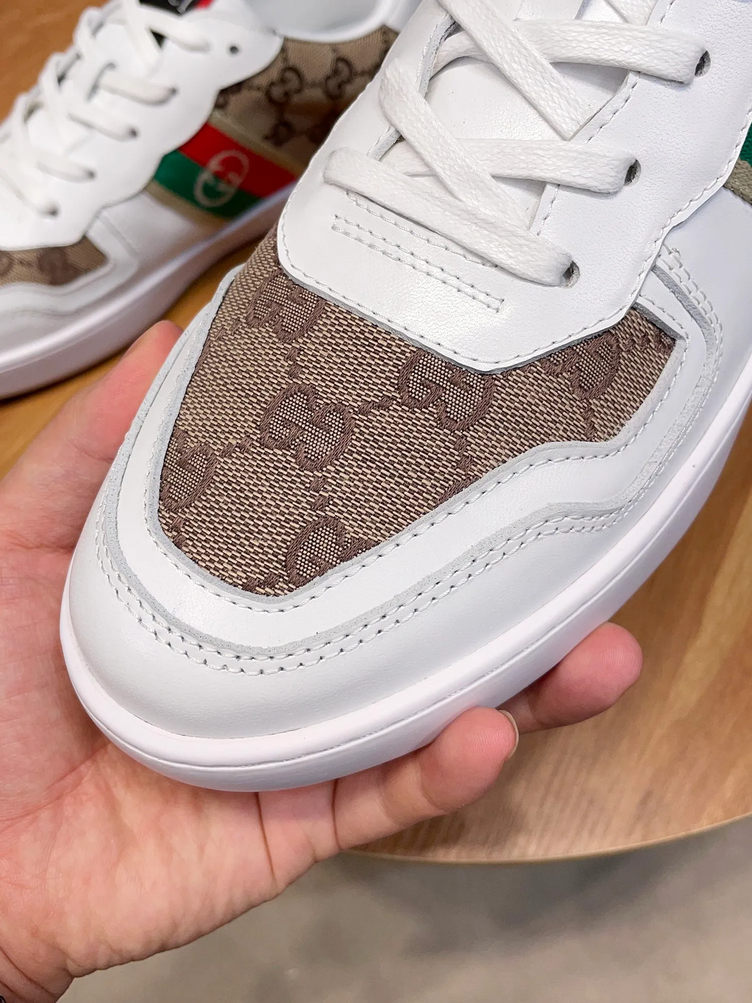 Factory price: 400💰New model is here again! [Gucci Sports Men's Shoes] Gucci fashionable casual men's shoes🇨🇳Original 1:1 mold opening, new model debuts first💯Not high-profile but avant-garde, simple, low-key and fashionable, super versatile style🌿Made of original cowhide with cloth➕Sheepskin lining🎋The version is comfortable on the feet, first-class workmanship🍍Size 38-44